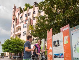 Die GRÜNE ZITADELLE VON MAGDEBURG Die GRÜNE ZITADELLE VON MAGDEBURG