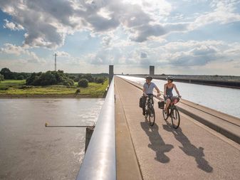 Das Wasserstraßenkreuz in Hohenwarthe bei Magdeburg Das Wasserstraßenkreuz in Hohenwarthe bei Magdeburg