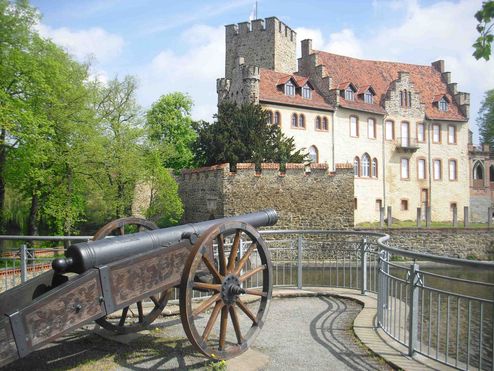 Der Kanonenplatz im Schlosspark Flechtingen Der Kanonenplatz im Schlosspark Flechtingen