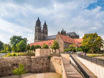 Der Magdeburger Dom mit Bastion Cleve Der Magdeburger Dom mit Bastion Cleve