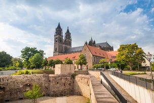 Der Magdeburger Dom mit Bastion Cleve Der Magdeburger Dom mit Bastion Cleve