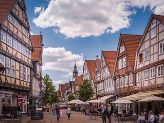 Die Zöllnerstraße in der Celle Altstadt hat viele Fachwerkhäuser Die Zöllnerstraße in der Celle Altstadt hat viele Fachwerkhäuser