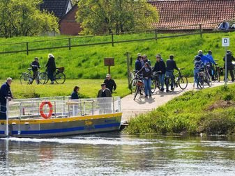 Die Solar-Allerfähre zwischen Otersen und Westen Die Solar-Allerfähre zwischen Otersen und Westen