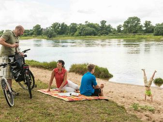 Pause am Ufer in Magdeburg Pause am Ufer in Magdeburg