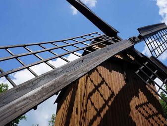 Die Bockwindmühle in Winsen (Aller) Die Bockwindmühle in Winsen (Aller)